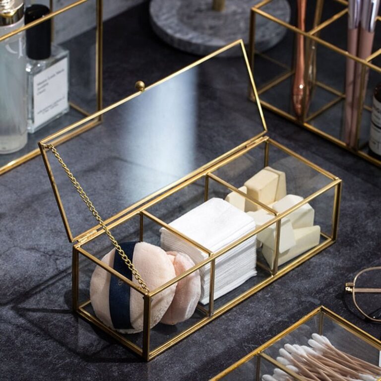 Alternative view of Goldener Kosmetik Organizer mit 3 Fächern