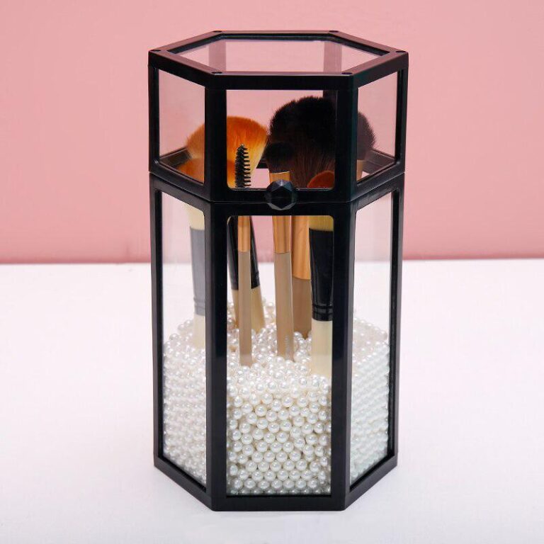 Alternative view of Transparenter Make-up Behälter